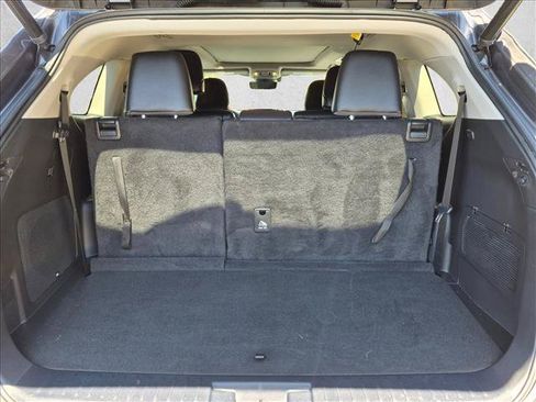 Used 2023 Toyota Highlander Platinum FWD image 6
