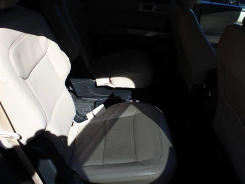Used 2021 Ford Explorer Limited image 11