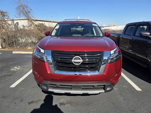 Used 2025 Nissan Pathfinder Platinum w/ Cargo Package image 8