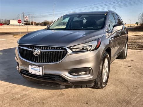 Used 2019 Buick Enclave Essence image 2