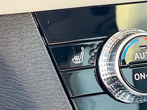 New 2025 Mitsubishi Outlander SE image 21