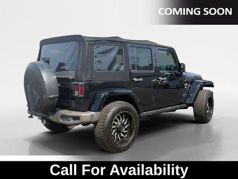 Used 2017 Jeep Wrangler Unlimited Sahara AWD/4WD image 5
