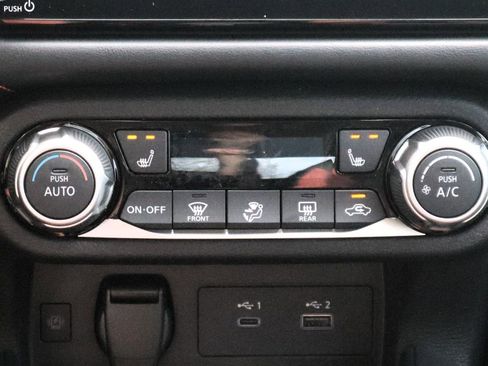 New 2025 Nissan Versa SR w/ Trunk Package image 16