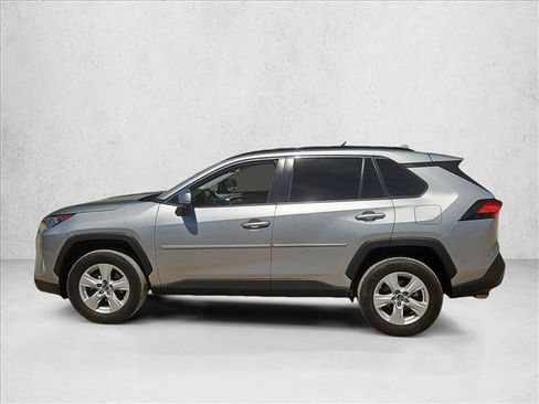 Used 2019 Toyota RAV4 XLE w/ Carpet Mat Package FWD image 8