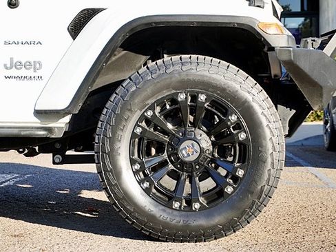 Used 2018 Jeep Wrangler Unlimited Sahara image 8