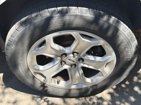 Used 2013 Ford Edge SEL FWD image 14