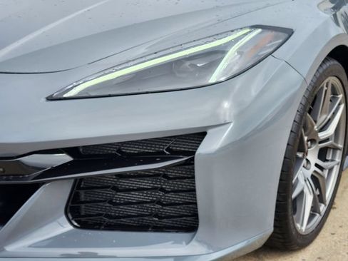 Used 2025 Chevrolet Corvette Z06 RWD image 16