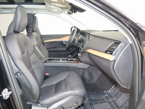 Used 2025 Volvo XC90 B5 Plus w/ Protection Package Premier image 13