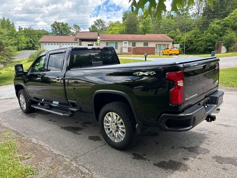 Used 2022 Chevrolet Silverado 2500 High Country w/ Z71 Off-Road Package AWD/4WD image 6