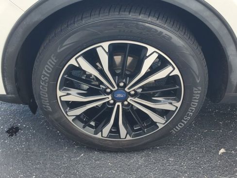 Used 2021 Ford Escape SE w/ SE Sport Appearance Package FWD image 4