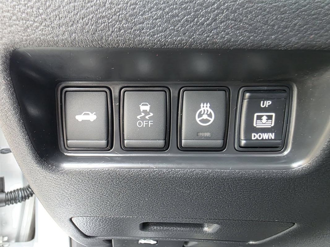 Used 2017 Nissan Maxima Platinum FWD image 32