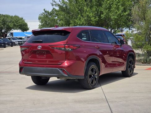 Used 2020 Toyota Highlander XLE FWD image 4