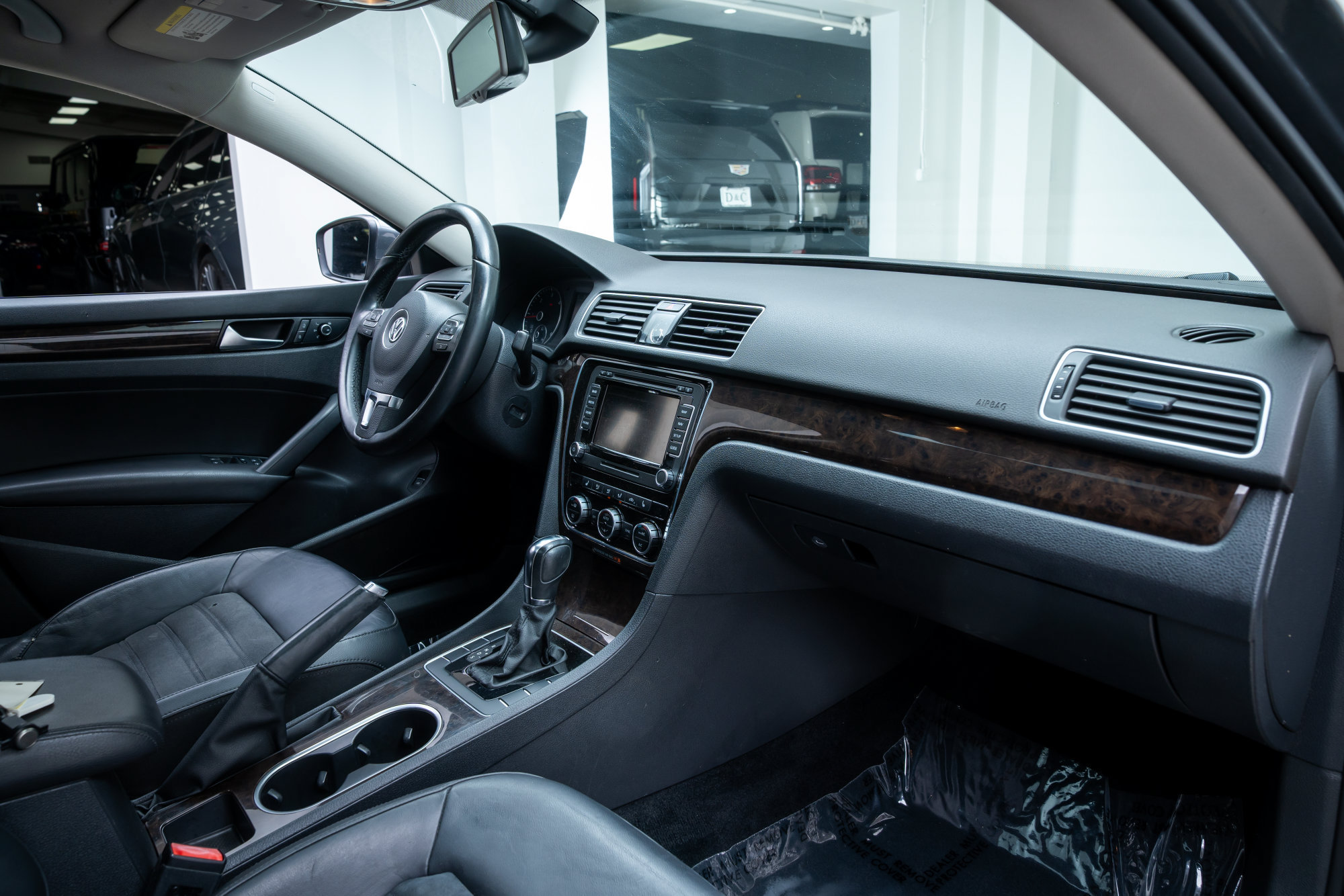Used 2014 Volkswagen Passat TDI SEL Premium FWD image 25