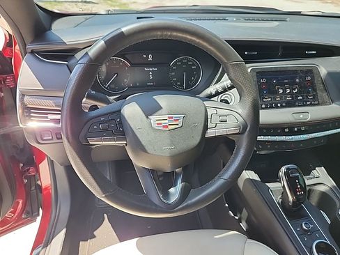 Used 2022 Cadillac XT4 Sport w/ Comfort Package FWD image 4
