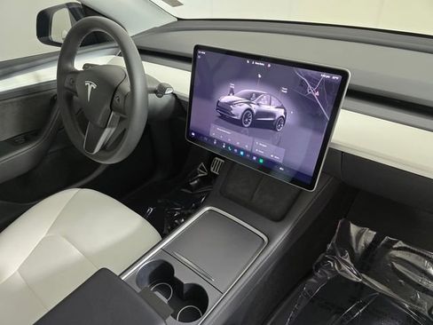 Used 2023 Tesla Model Y Long Range AWD/4WD image 7