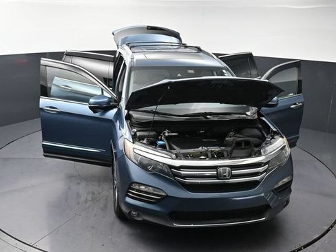 Used 2017 Honda Pilot Touring image 42
