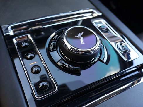 Certified 2022 Rolls-Royce Cullinan AWD/4WD image 25