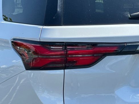Used 2023 Chevrolet Traverse RS w/ LPO, Floor Liner Package AWD/4WD image 49