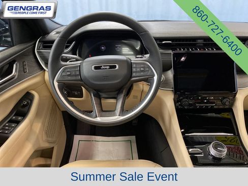 Certified 2025 Jeep Grand Cherokee Limited AWD/4WD image 34