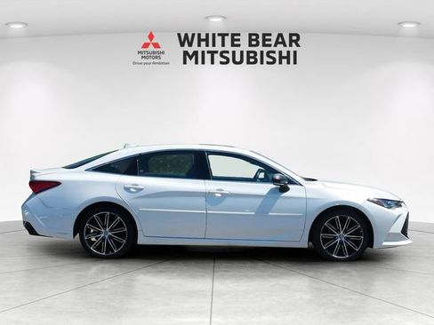 Used 2022 Toyota Avalon Touring FWD image 6