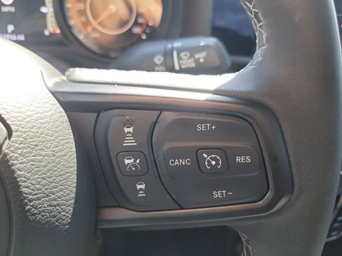 Used 2025 Jeep Gladiator Mojave AWD/4WD image 33