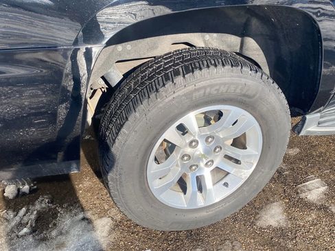 Used 2018 Chevrolet Suburban LT image 8