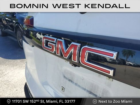 Used 2022 GMC Acadia SLE w/ Driver Convenience Package image 10