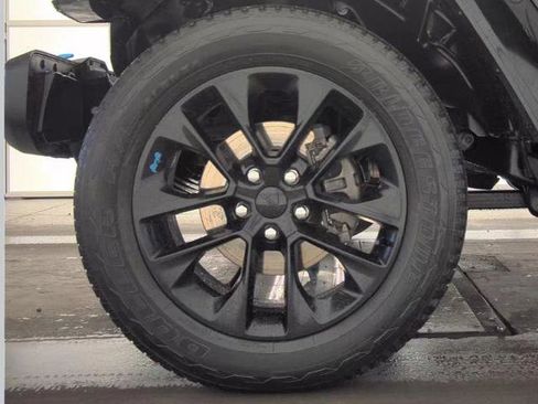 Used 2022 Jeep Wrangler Unlimited Sahara w/ Cold Weather Group image 19