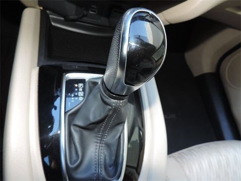 Used 2018 Nissan Rogue SV image 19