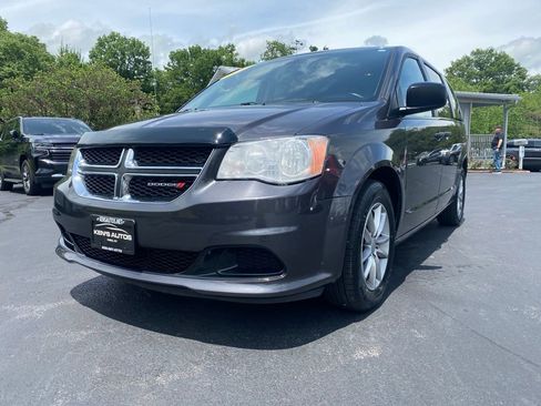Used 2019 Dodge Grand Caravan SE FWD image 1