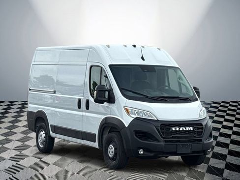 Used 2023 RAM ProMaster 2500 w/ Convenience Group FWD image 4
