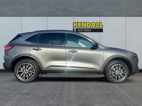 Used 2022 Ford Escape Titanium FWD image 6