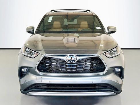 New 2026 Toyota Highlander Platinum AWD/4WD image 2