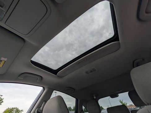 Used 2011 Honda CR-V EX image 32