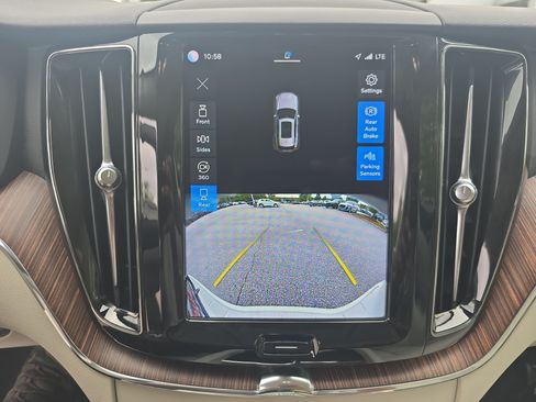 Used 2022 Volvo XC60 B5 Momentum w/ Advanced Package FWD image 20