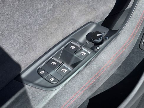 Used 2025 Audi RS Q8 performance image 18