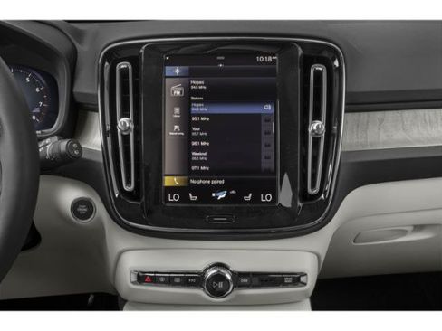 Used 2022 Volvo XC40 T4 Momentum FWD image 10