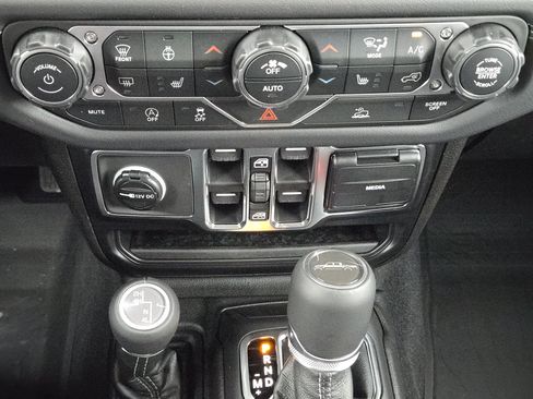 New 2026 Jeep Gladiator Sport AWD/4WD image 16
