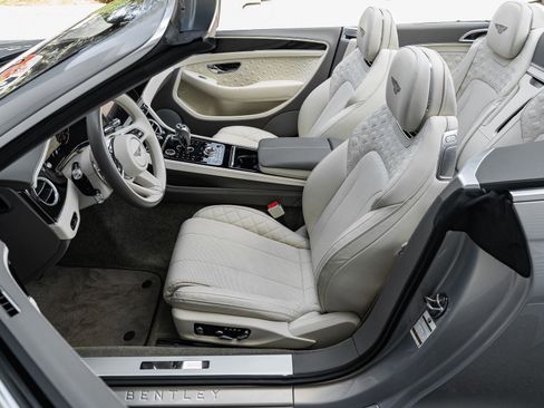 Used 2022 Bentley Continental GT image 32