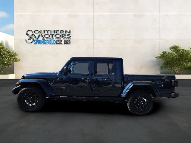 Used 2025 Jeep Gladiator Sport AWD/4WD image 2