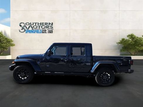 Used 2025 Jeep Gladiator Sport AWD/4WD image 2
