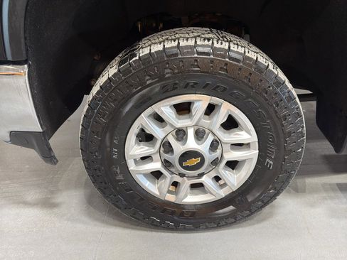 Used 2021 Chevrolet Silverado 2500 LT w/ Convenience Package image 9