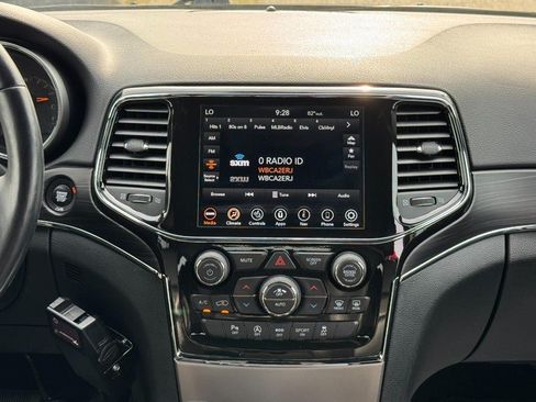 Used 2022 Jeep Grand Cherokee Limited w/ Trailer Tow Group IV AWD/4WD image 15