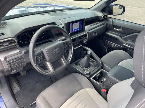 Used 2025 Toyota Tacoma TRD Off-Road AWD/4WD image 10