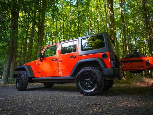 Used 2015 Jeep Wrangler Unlimited Sport AWD/4WD image 9
