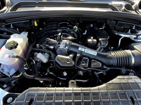 Used 2023 Jeep Grand Cherokee Limited w/ Black Appearance Package image 9