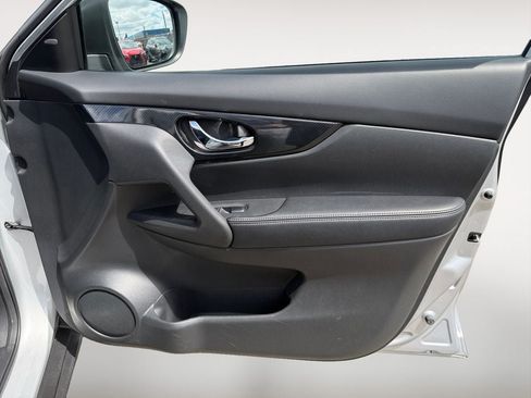 Used 2019 Nissan Rogue SL AWD/4WD image 25