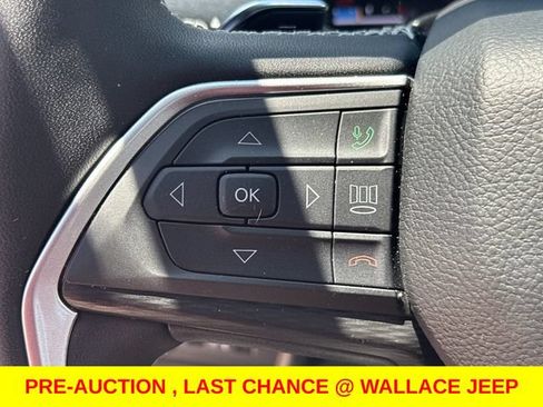 Used 2025 Jeep Grand Cherokee Laredo X RWD image 22