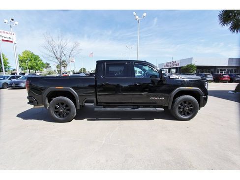 Used 2024 GMC Sierra 2500 AT4 w/ AT4 Preferred Package AWD/4WD image 5