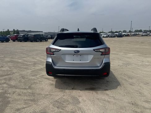 Used 2024 Subaru Outback Premium AWD/4WD image 8